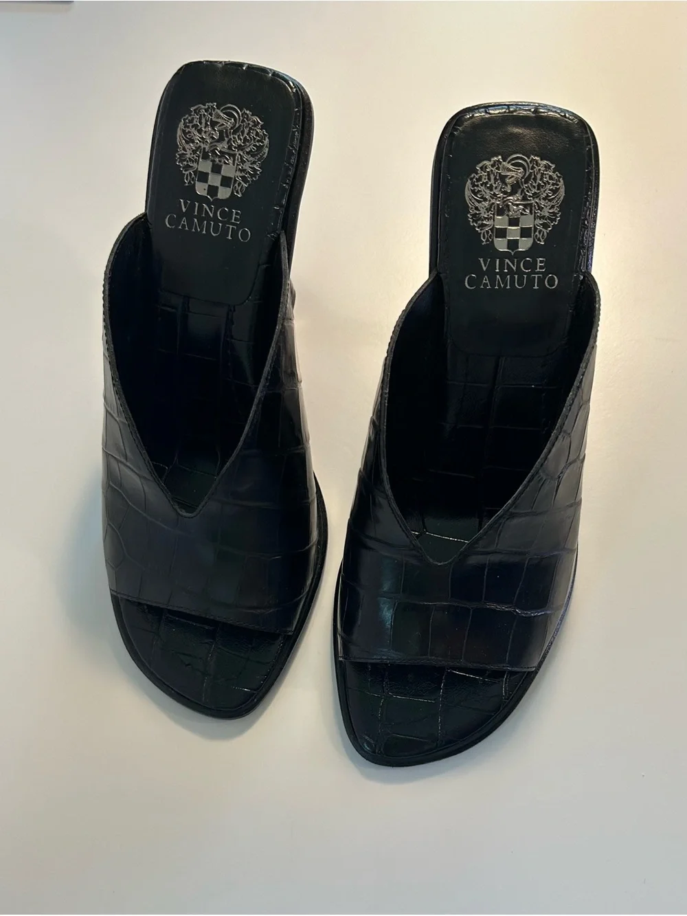 Vince Camuto Mershid Black Glazed Crocodile Pattern Sandals Size 8 EUC